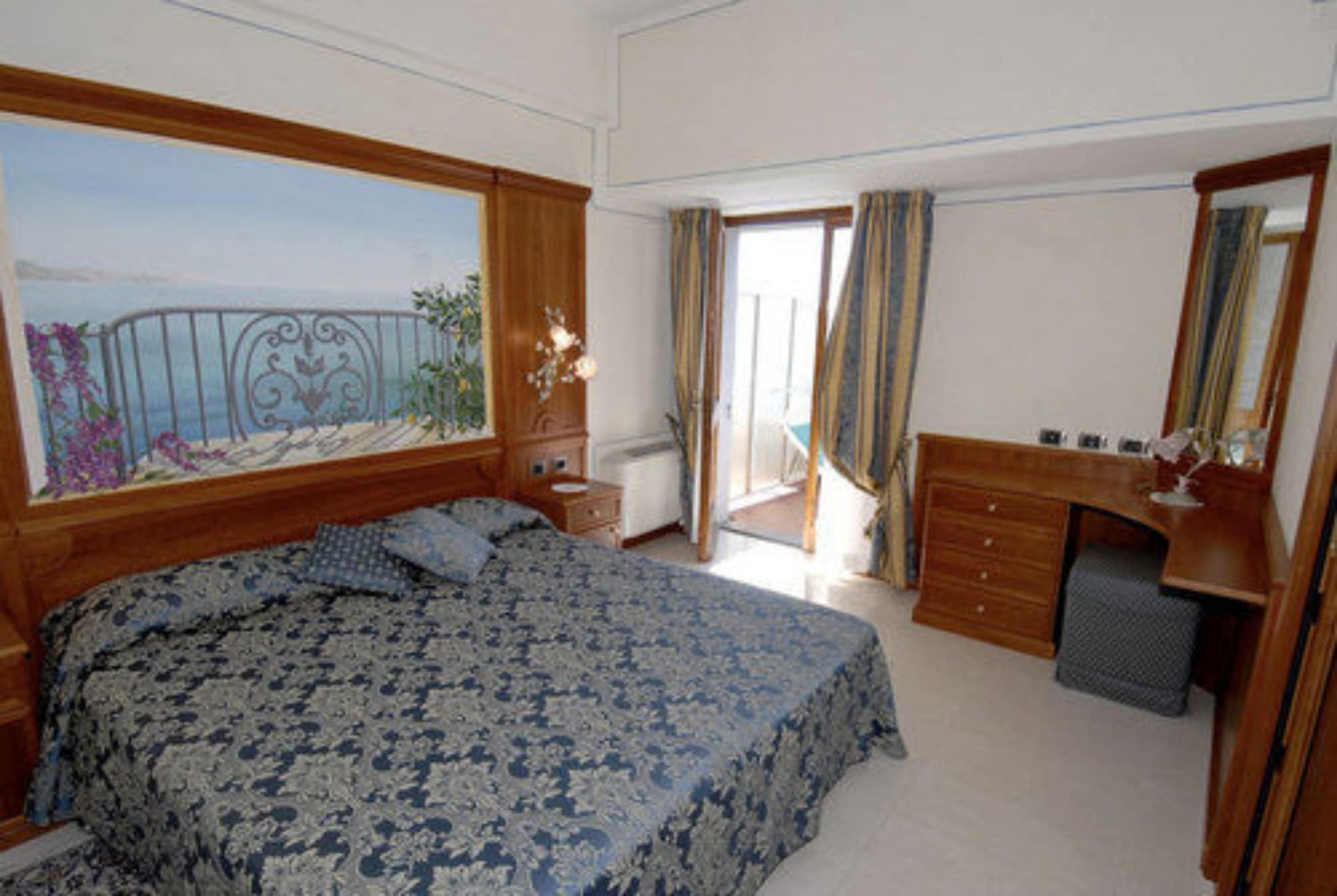 Hotel Porto Roca Монтероссо-аль-Маре Екстер'єр фото